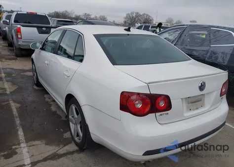 2010 Volkswagen Jetta Tdi z USA, uszkodzony, nr VIN 3VWRL7AJXAM038300